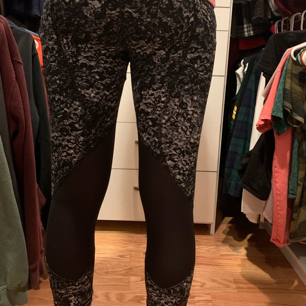 LULULEMON Cropped Legging